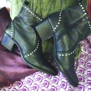 🎈Charles David🎈BUY 1 GET 1 FREE💥Zye Leather Boots W/Silver Studs Sz 9M